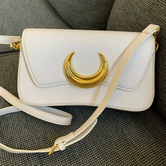 5 like new purses, sold separately or as a group. - Picture 5 of 10